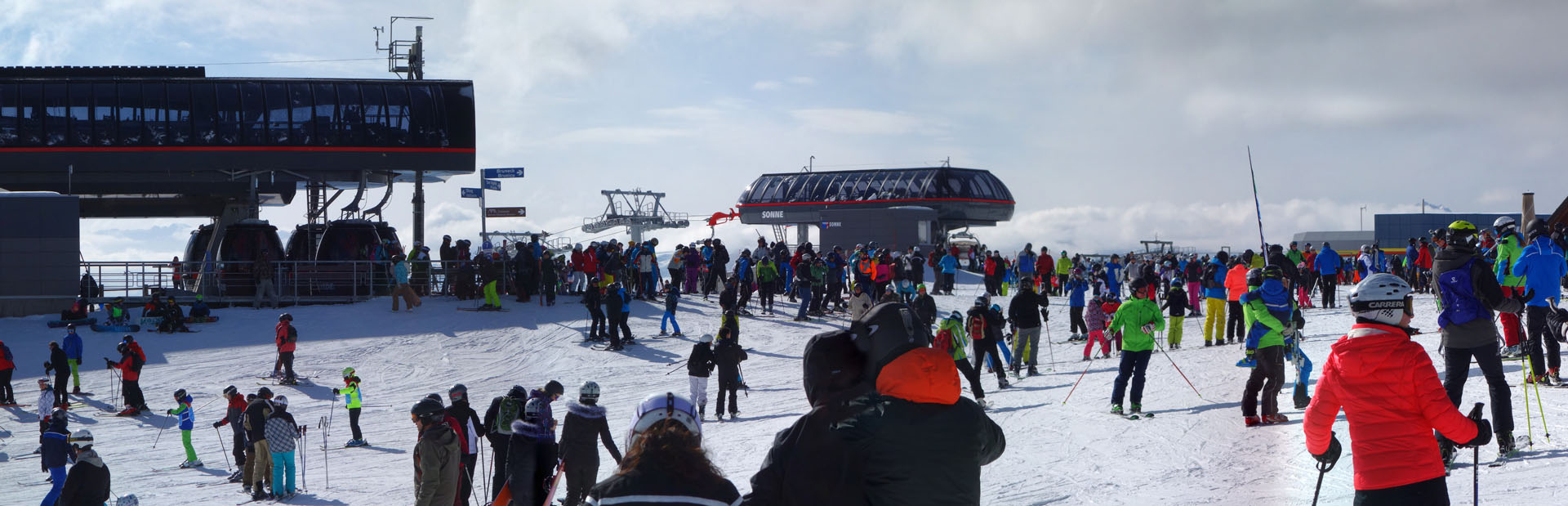 Überfülltes Skigebiet