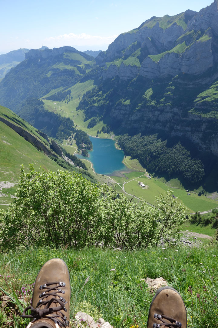 Bergschuhe mit Seealpsee