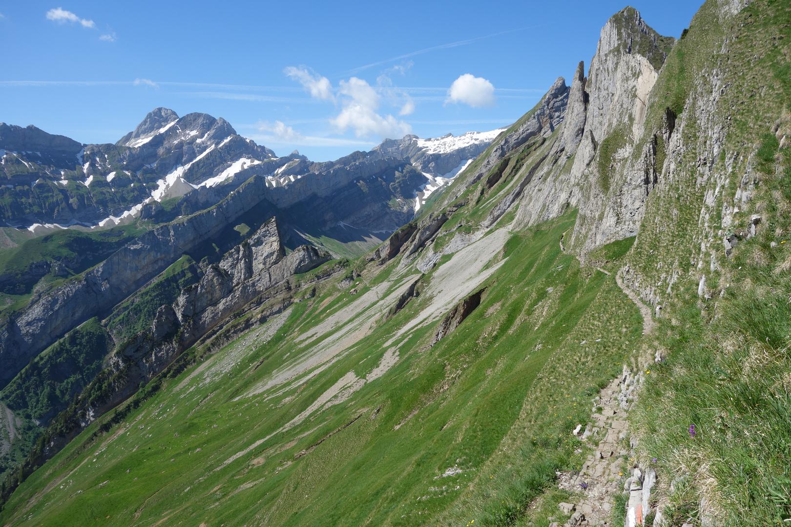 Wanderweg am Steilhang