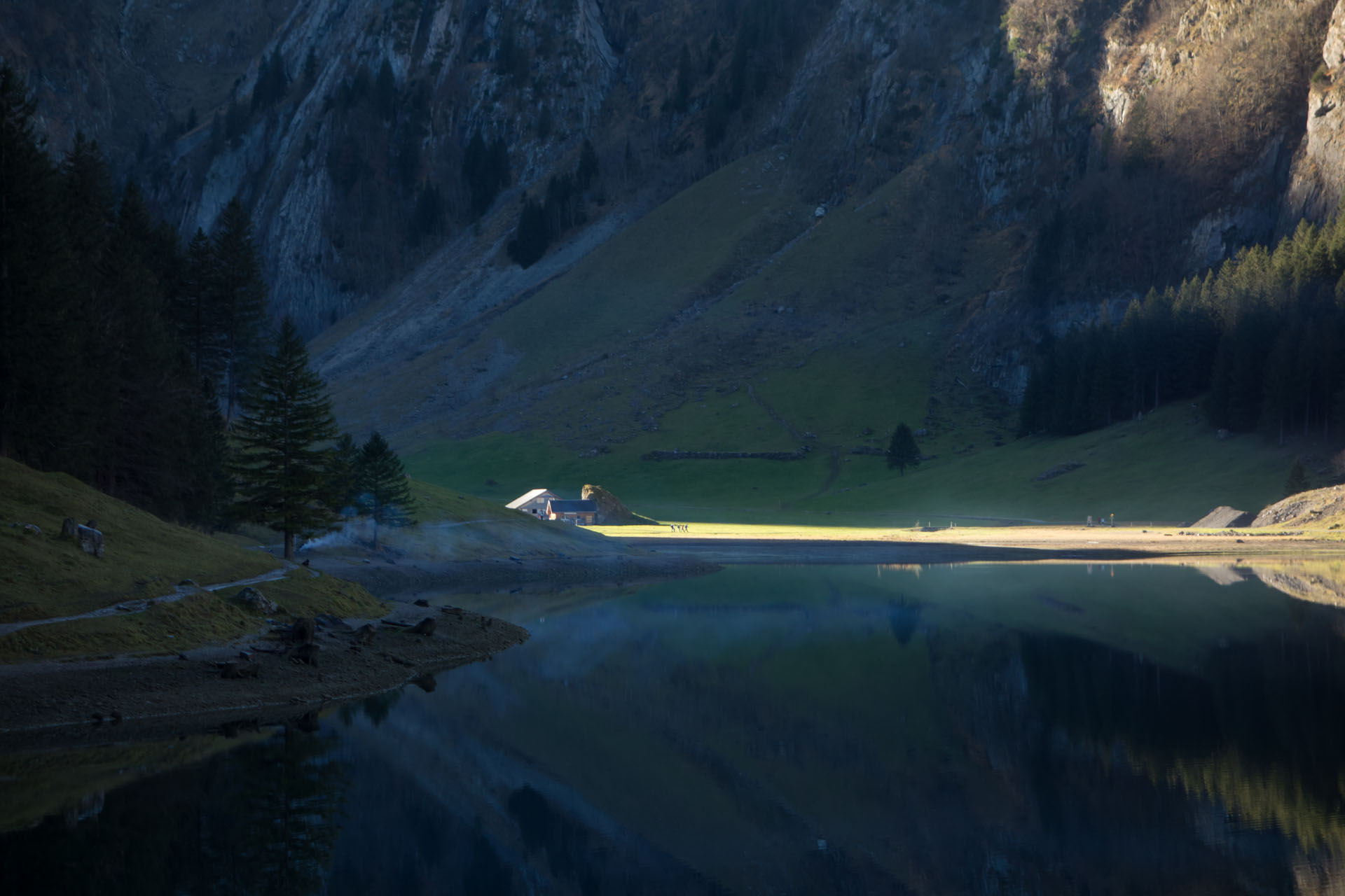 Bergsee im Herbst