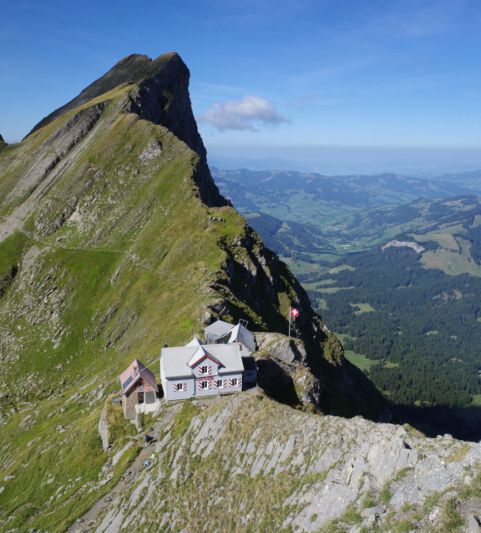 Hütte auf Grat
