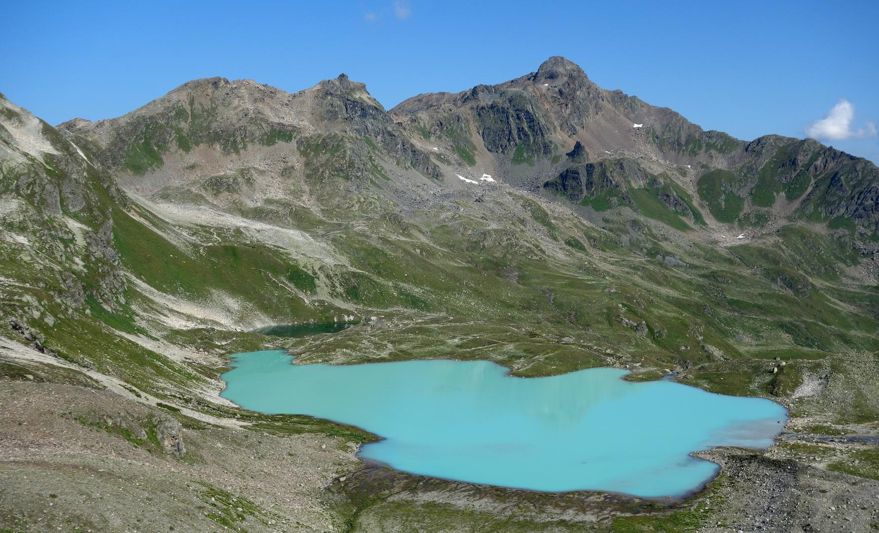 Farbiger Bergsee