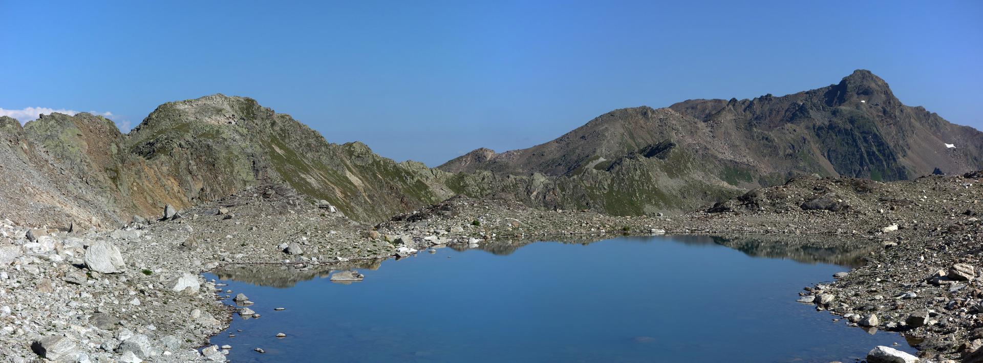 Kleiner Gebirgssee