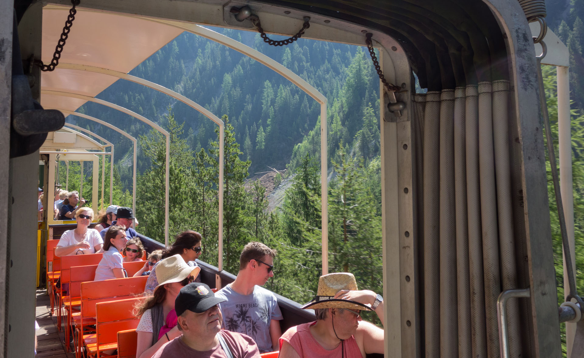 Offener Waggon Zügenschlucht