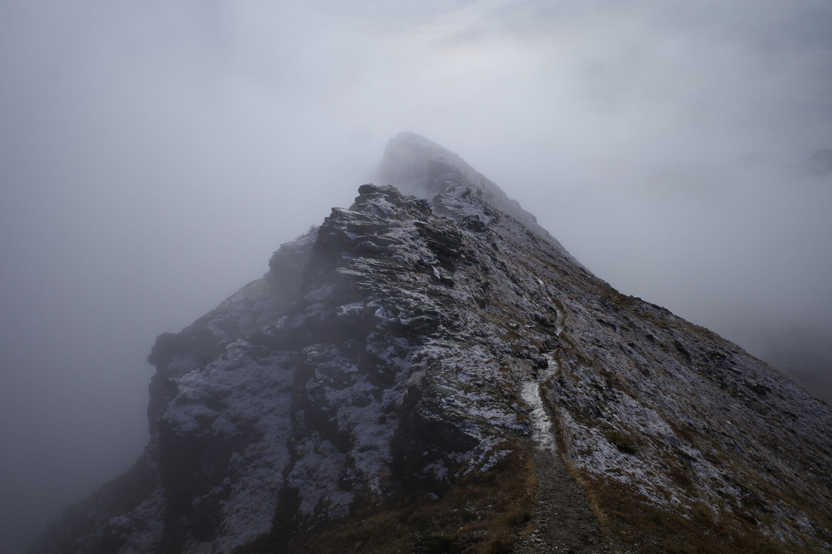 Felsen im Nebel