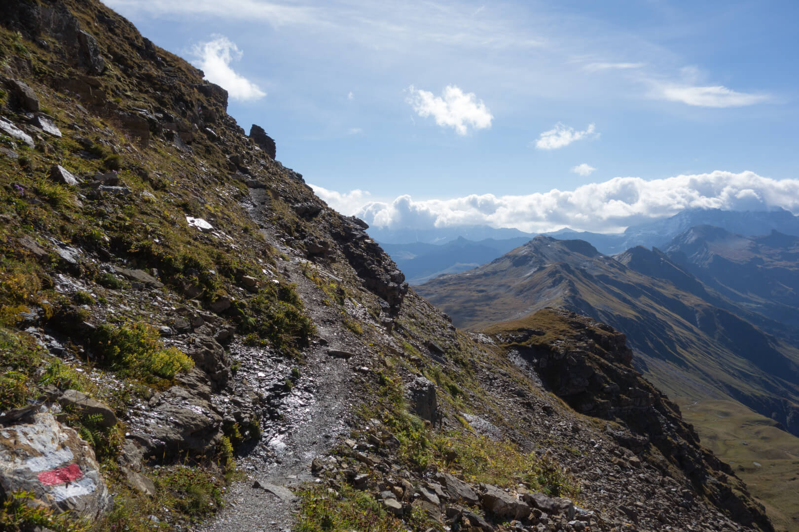 Schmaler Hangweg