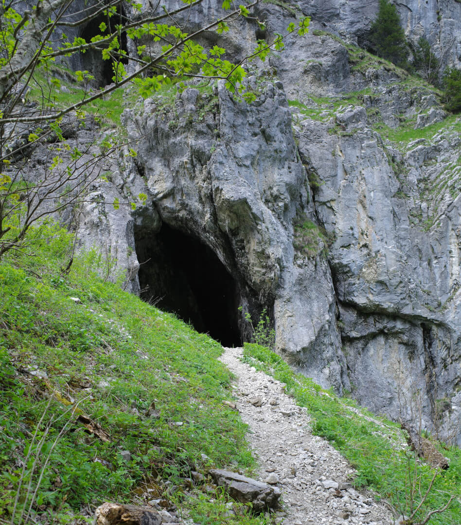 Höhlen am Talalpsee