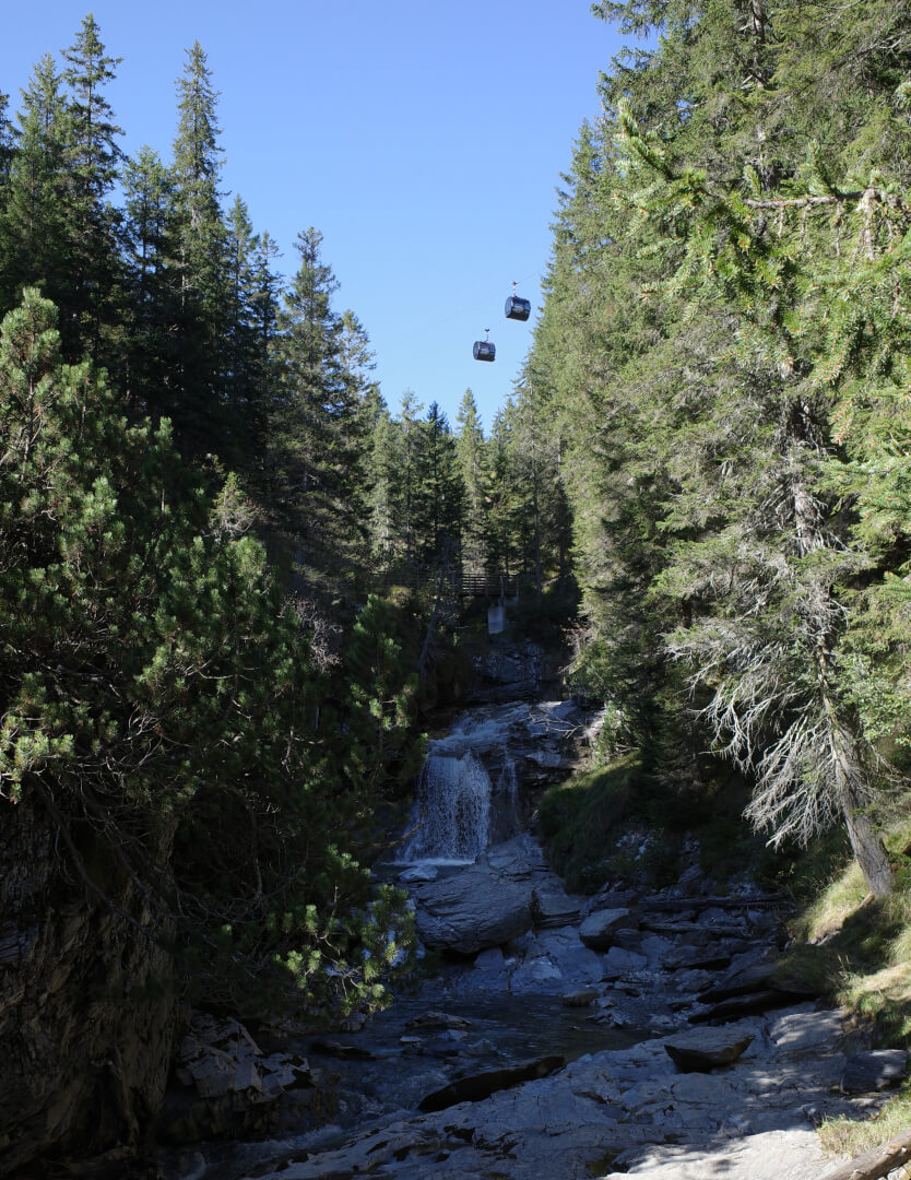 Gondeln über Bach