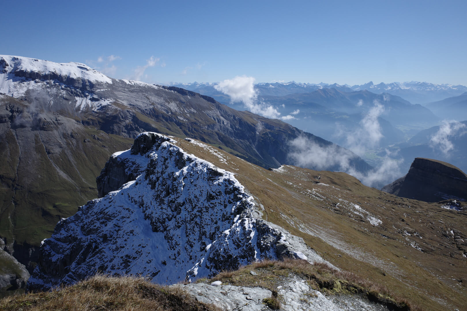 Schnee an Nordhang