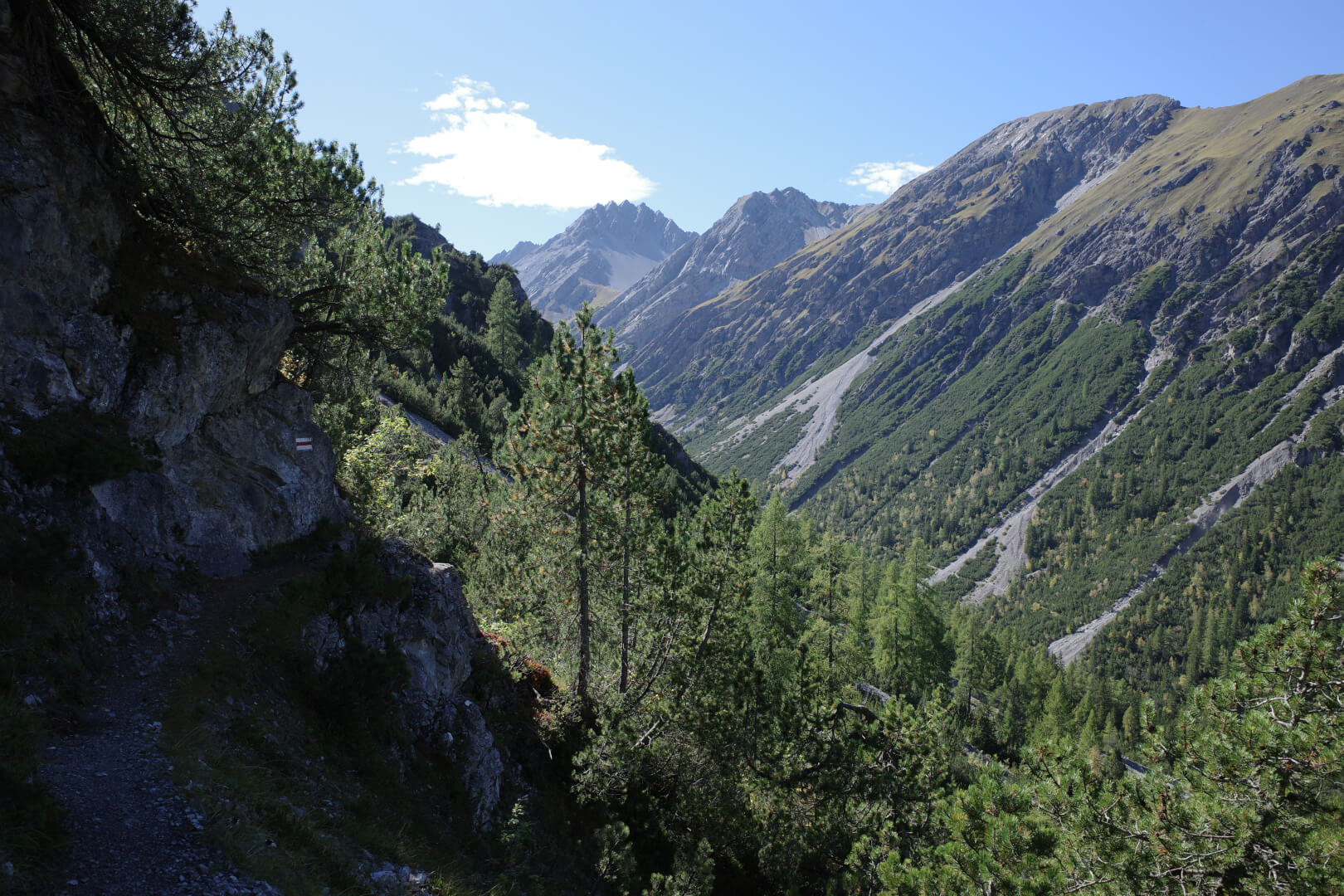 Steiler Weg zum Wasserfall