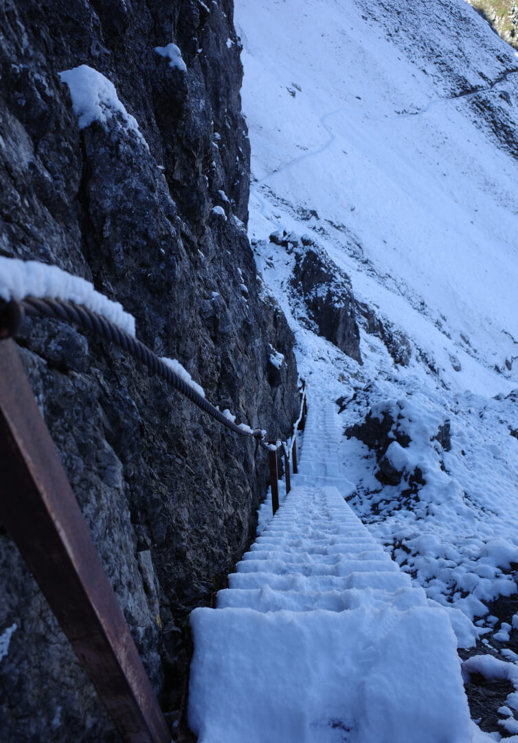 Treppe mit Drahtseil