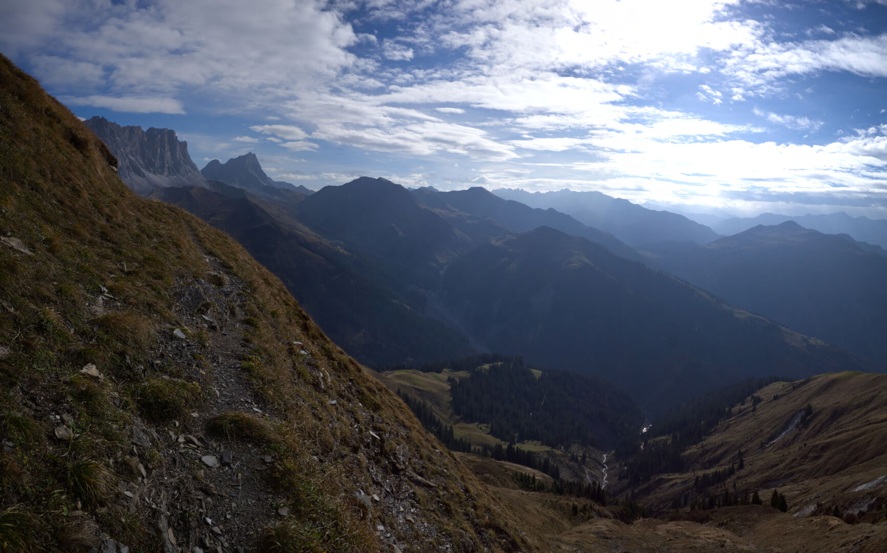 Steiler Hangweg zum Girenfürggli