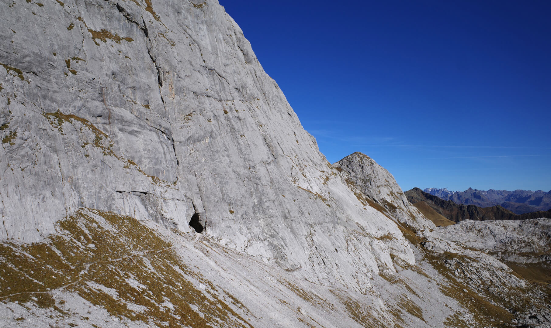 Höhle an Sulzfluh