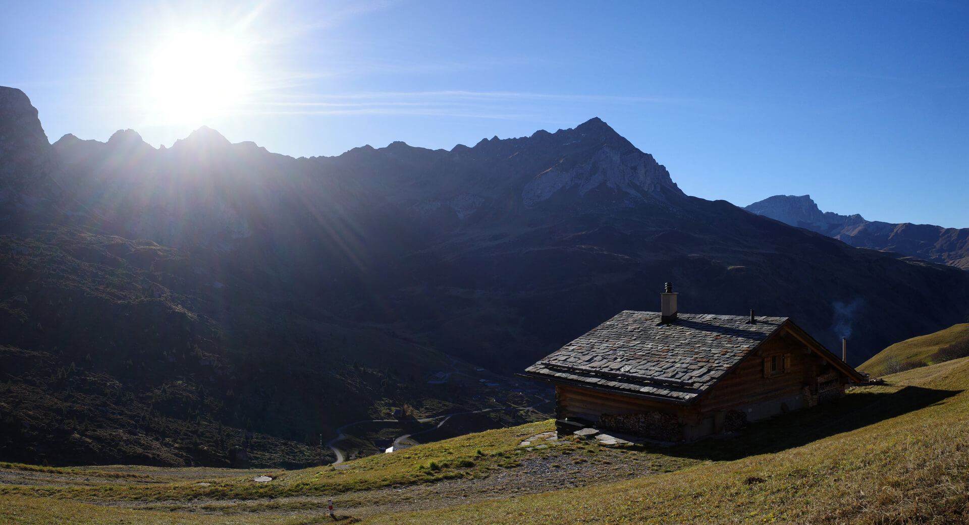 Hütte bei Sonnenaufgang