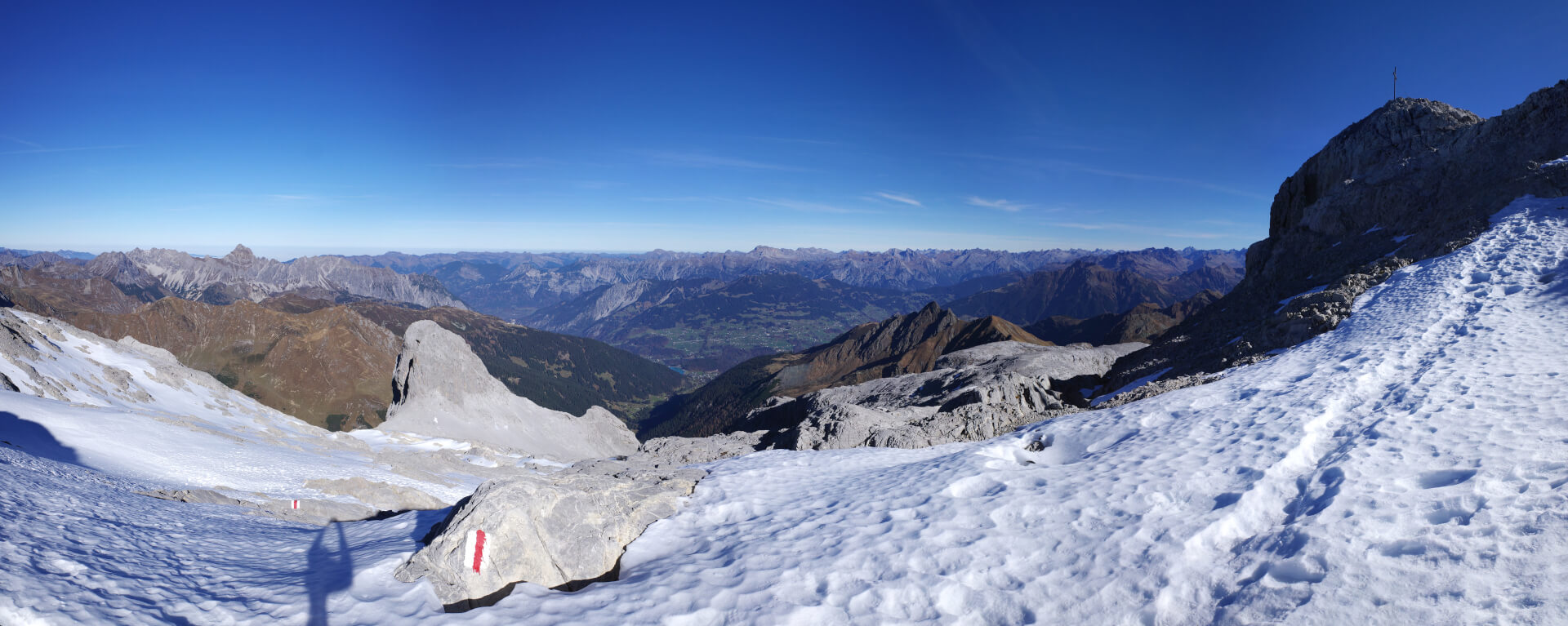 Weg über vereisten Schnee