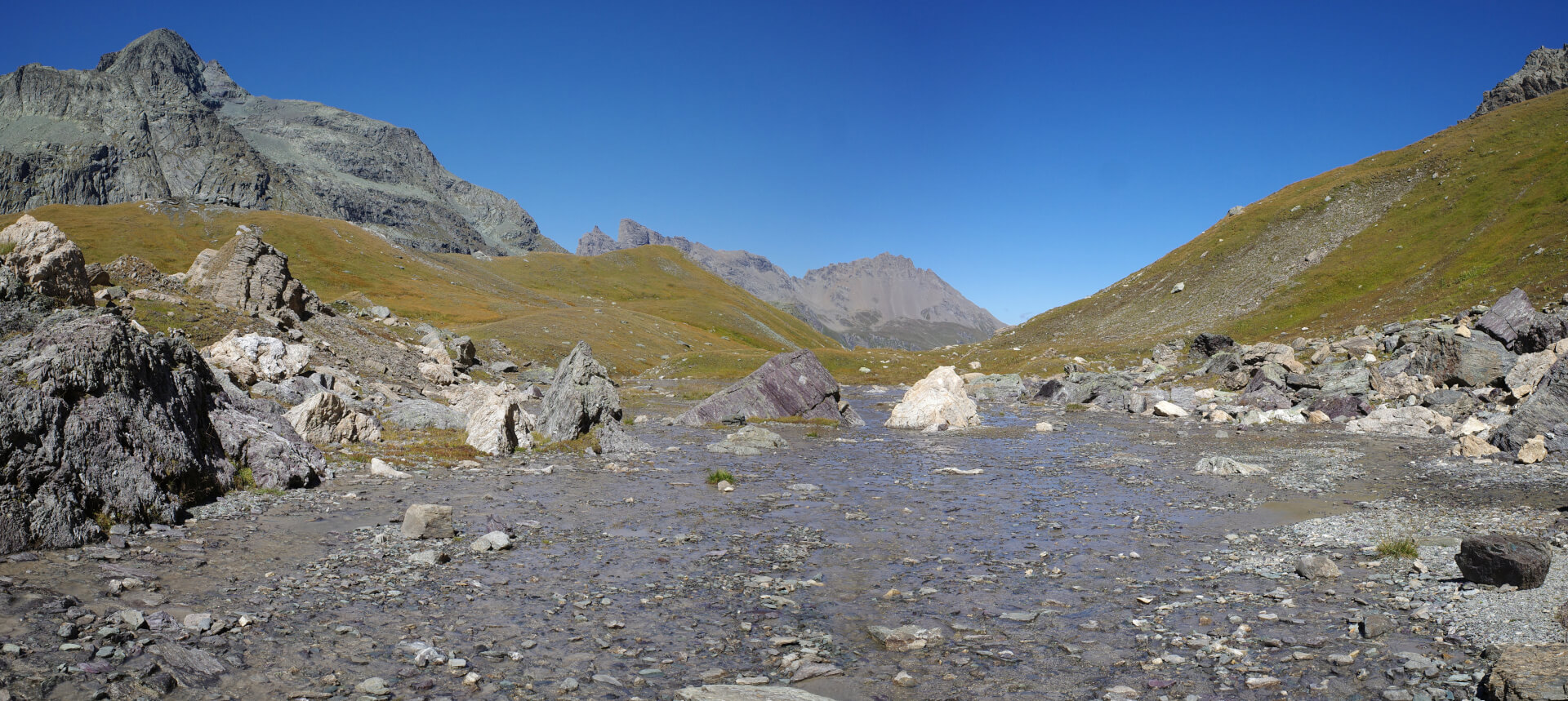 Wanderweg durch Bach
